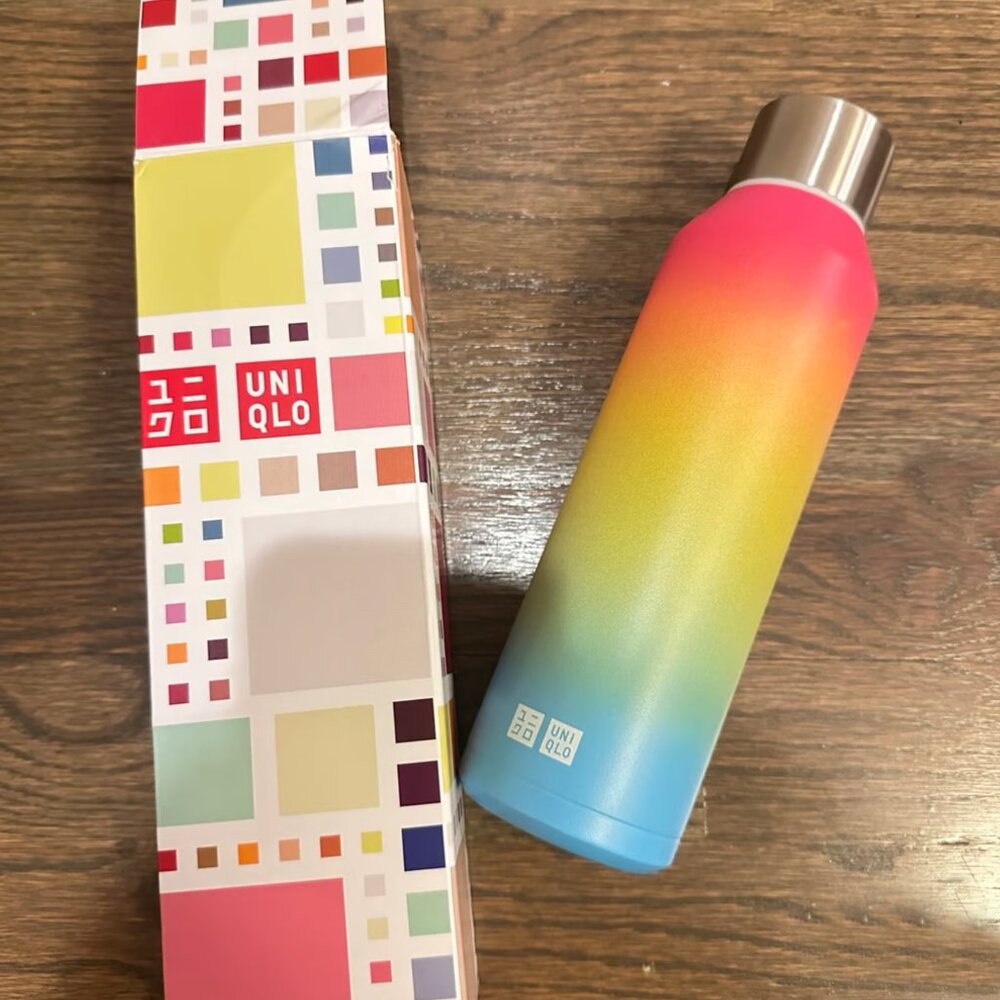 BRAND NEW UNIQLO 2024 STAINLESS STEEL WATER BOTTLE RARE RAINBOW 16 FL OZ (.48L)